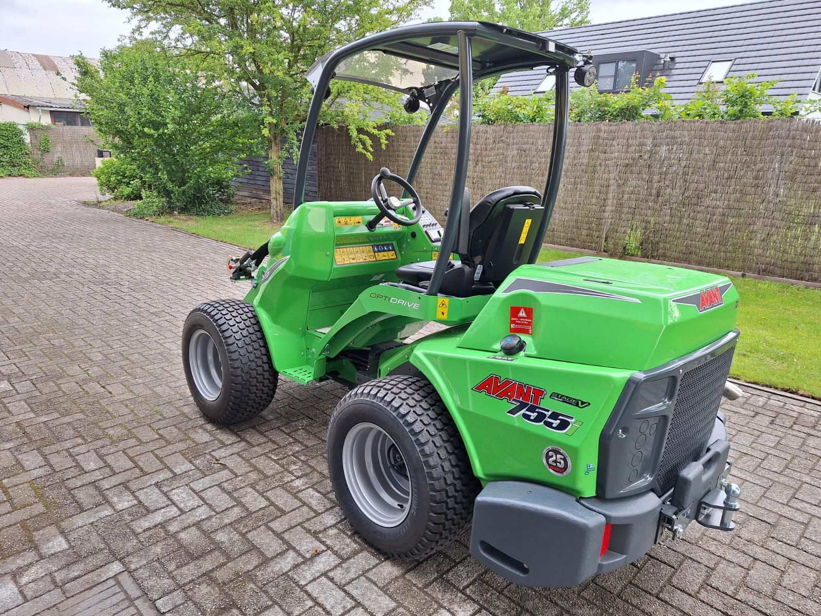 Avant 755i TDL | H. Witteveen Mechanisatie B.V.